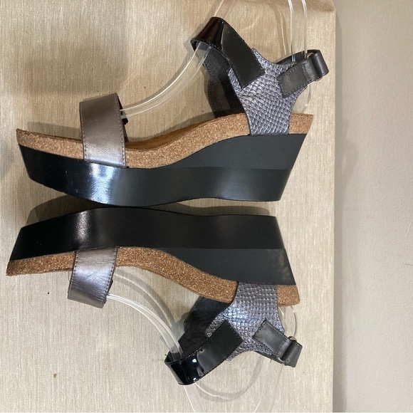 NAOT Sz 40 Alpha Anatomic Footbed Suede Wrap Hook & Loop Closures Rivets Sandals - Picture 3 of 15
